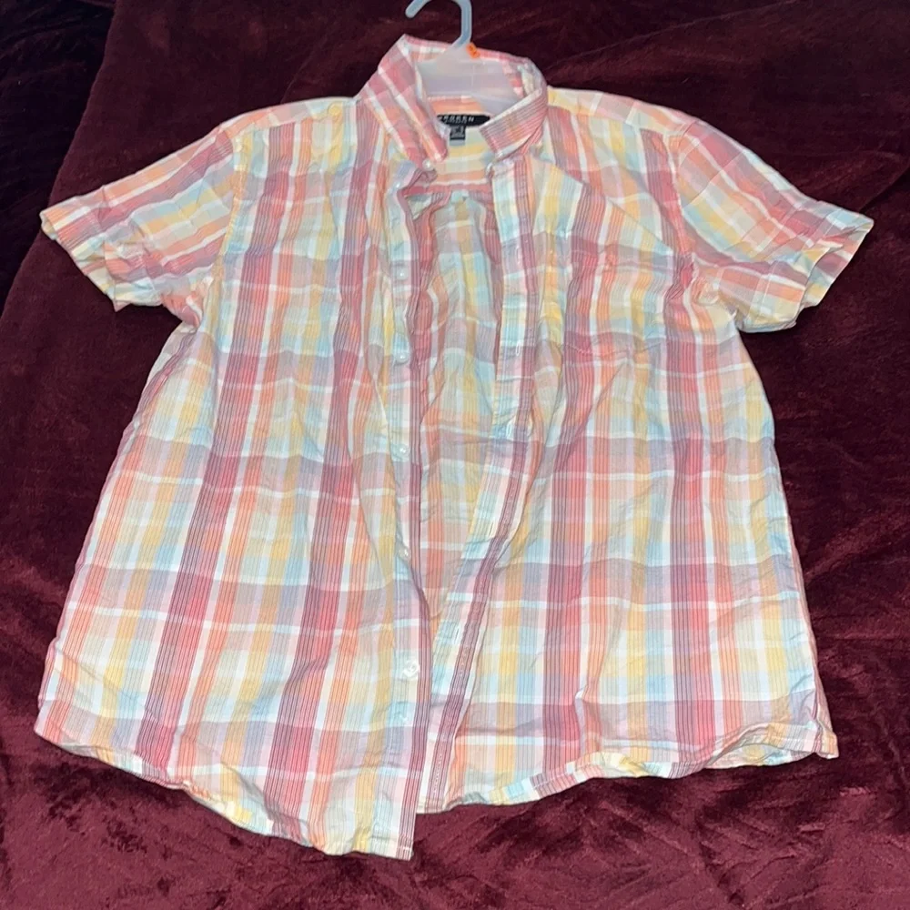 🔥Multi colored Short Sleeved Button Down🔥 - Picture 1 of 5